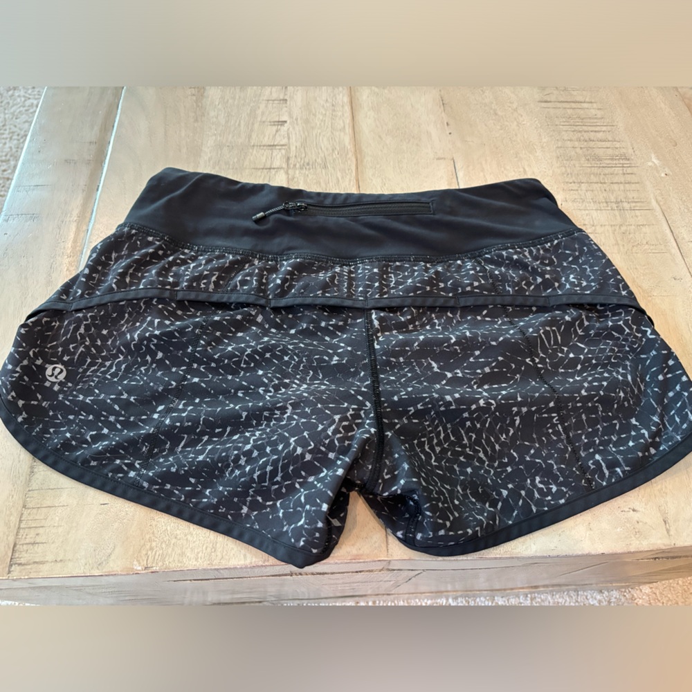 Speed up low rise Lulu lemon running short